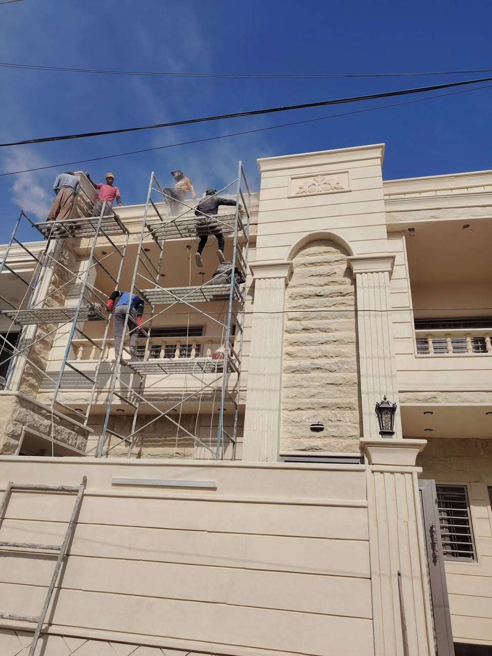 سلام عليكم كادر حجر حلان واجهات كوبنات شبابيج حف ودرز وتصليح شقل بانسب الأسعار ***********واتساب اتصال
