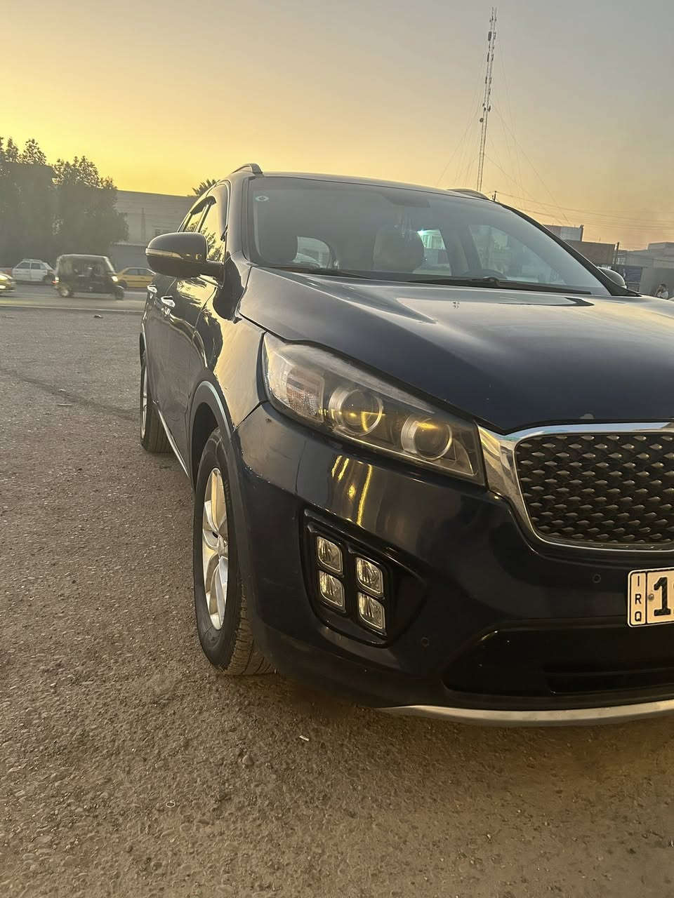السلام عليكم لبيع كيا سورنتو وارد امريكي موديل 2016 حادث واضح كدامكم بنيد مصبوغ وجاملغ بارد 
مواصفات عادية تبريد قطعتين اشاير مرئي شاشه جبيره 3 وضعيات قياده 7 راكب مكينه كير بلاديات ممفتوحات محرك 6 سلندر غرفه شاده جديده 
ارضيه جلد مدوشمه مكاني بغداد حي النصر 
السعر 158 وبيها مجال رقم نكليزي بسمي 
***********
