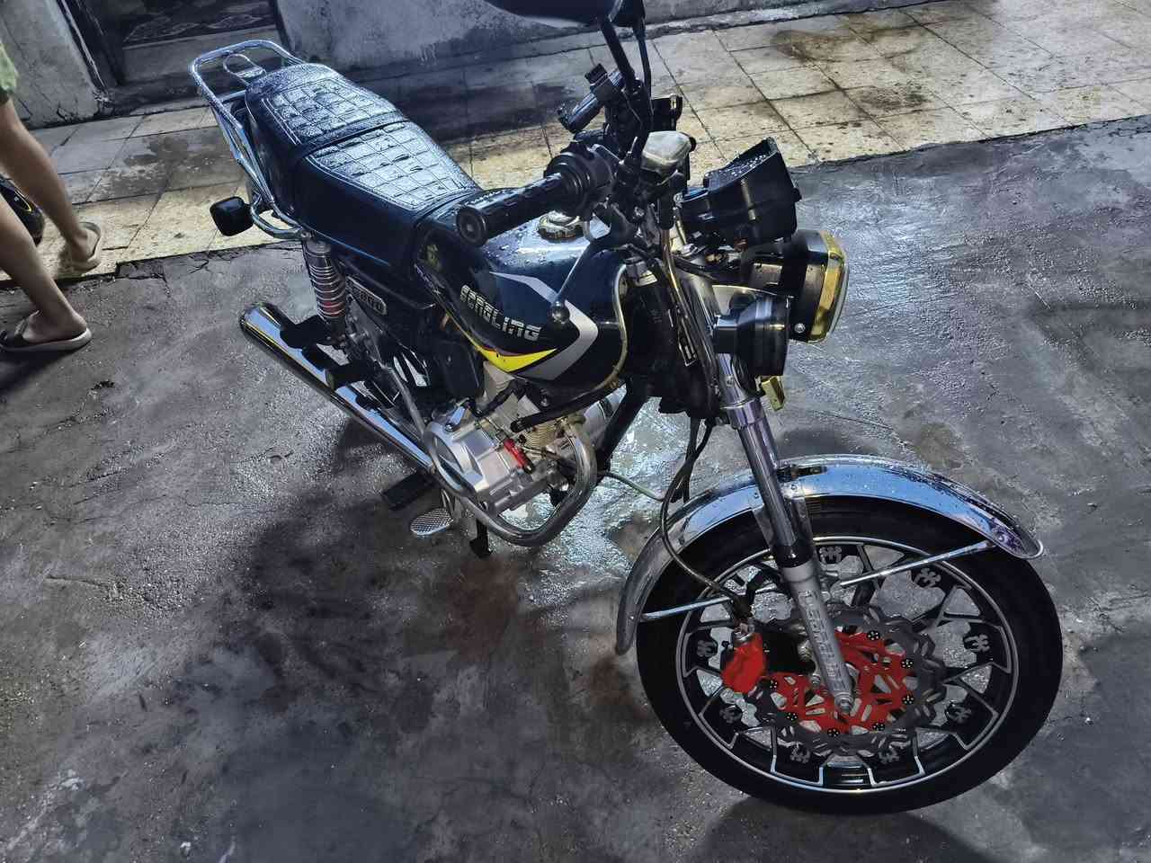 دراجة ايراني سيفان محرك 200cc خمسة كير  موديل 2025 نضيفة  للبيع 600 وبيهة مجال 
***********
