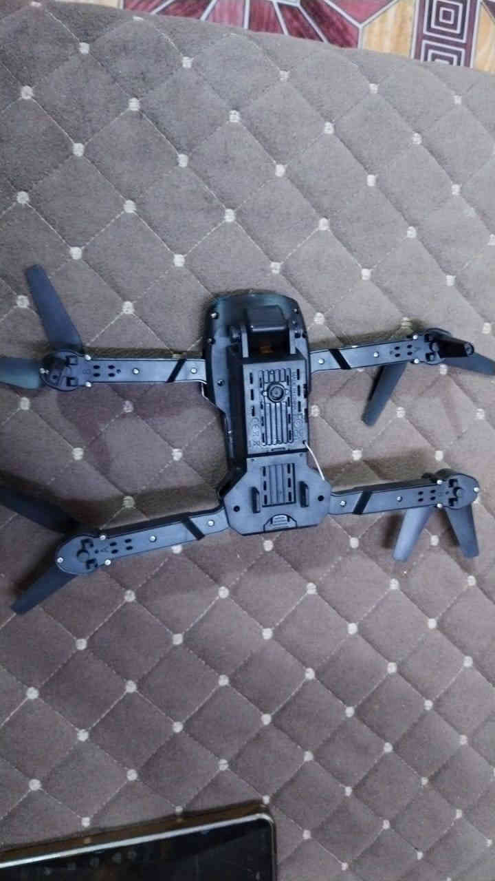 سلام عليكم شباب درون بهذا الشكل اثنين كاميرا جديده بعدها بالكرتون خلي سعر وبالعافيه على اللي ياخذها بي واتساب ***********
