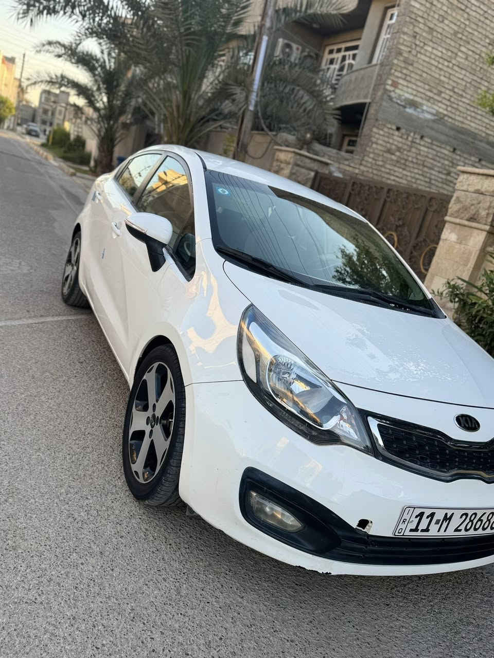 السلام عليكم كيا ريو خليجي موديل 2014
محرك 1600دوش 
رقم بغداد شرط التحويل 
مكينه كير كله بشرط مامفتوح 
السياره بيه باب السايق وشويه من الباب الخلفي مبواك 
السياره جاهزه اي نقص مابيه تبريد حداديه صدر 
مواصفات 
تحكم سترين 
اشاير مري مري شفط  
حساسات خلفيه 
كأمره شاشه 
نظام ايكو اقتصادي 
داخل لونين 
العنوان بغداد 
الشراي يتصل ***********
السعر 94بيه مجال
