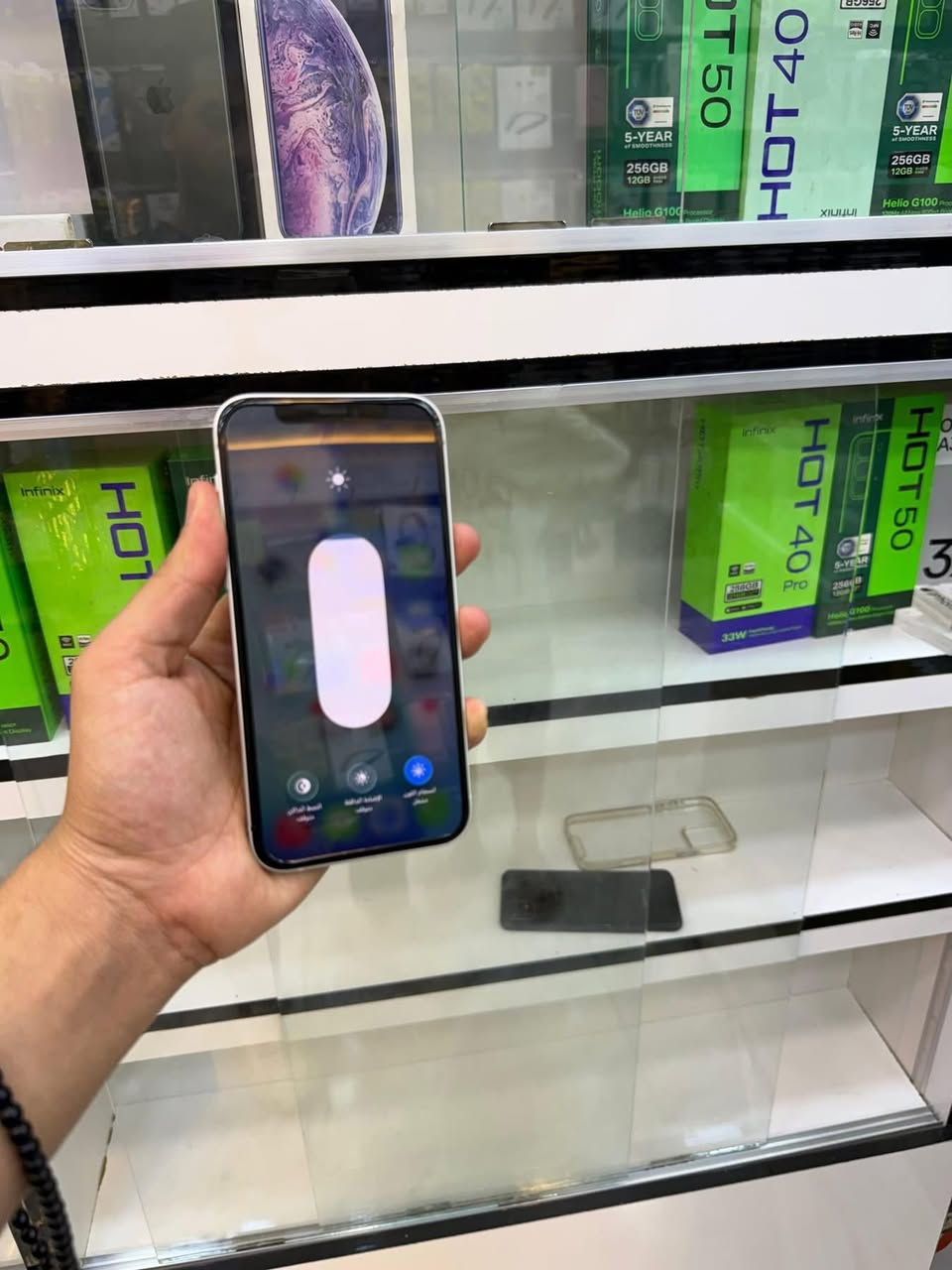 سلام عليكم
📱 للبيع آيفون 12 (عادي)
 • السعة: 128GB
 • دبل خط 
 البطارية: 81% 🔋
 • الجهاز: بلادي – وضع شركة (مو مفتوح ولا مصلّح)
 • النظافة: 100% زلغ مابي، نظيف جداً ✨

📶 الأداء:
 • شغال 100% (نت – صوت – اتصال – كلشي تمام)
 • ما بيه أي خلل

🛡️ الضمان:
 • كفالة عامة
 • ضمان يوم كامل (أي خلل يرجع)

📍 
💰 السعر: 350 ألف 
📞 للتواصل: ***********
