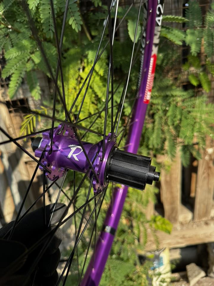 السلام عليكم 
متوفر ويالة حجم٢٩
***********
