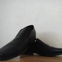 حذاء جلد • مقاس ٤٣ • توصيل مجاني