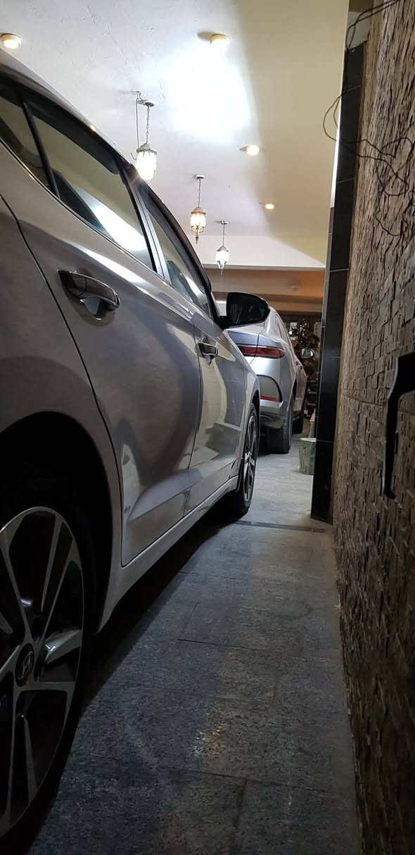 السلام عليكم النترا سوبر ٢٠١٩ مكفوله كفاله عامه حته الدعاميات بدون صبغ بدون بارد بدون تبديل بدون فتح السياره جديده لوك لوك السياره فول مواصفات سوبر  كشنات جلد سلايت حساسات شاشه كاميرا مري شفط تبريد قطعتين السياره جاهزه من كلشي بدون نقص ماشيه ٩٢ الف السياره بأسمي هزه جديده ارقام انكليزي مكاني بغداد ***********
