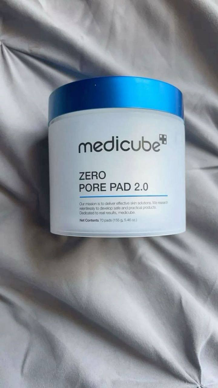 Medicube Zero Pore Pad – ميديكوب الكوري 🇰🇷🇰🇷باد تصغير وتنظيف المسام
إذا تعانين من مسام واسعة، رؤوس سوداء، أو ملمس بشرة مو موحّد، فـ Medicube Zero Pore Pad هو الحل المثالي إلك ✨
بادات علاجية كورية مصممة خصيصًا لتنظيف المسام بعمق، تقشير لطيف، وتنقية البشرة بدون تهيّج.

✨ فوائد الاستخدام المنتظم:
✔️ تصغير مظهر المسام
✔️ تنعيم ملمس البشرة
✔️ تقليل الدهون الزائدة
✔️ تنظيف عميق بدون جفاف
✔️ إشراقة ونضارة ملحوظة
✔️ مناسب للبشرة الدهنية، المختلطة، وحتى الحساسة.
العبوة:
70 باد / 155 غرام
تكفي لفترة طويلة وتعتبر خطوة أساسية بروتين العناية بالبشرة.
المنشأ كوريا الأصلي 🇰🇷🇰🇷

🚘يوجد خدمة توصيل لجميع محافضات العراق🚘


**إذا كنت صاحب هذا الإعلان وتريد حذفه لأي سبب، رجاءا أرسل رسالة إلى الدعم الفني**