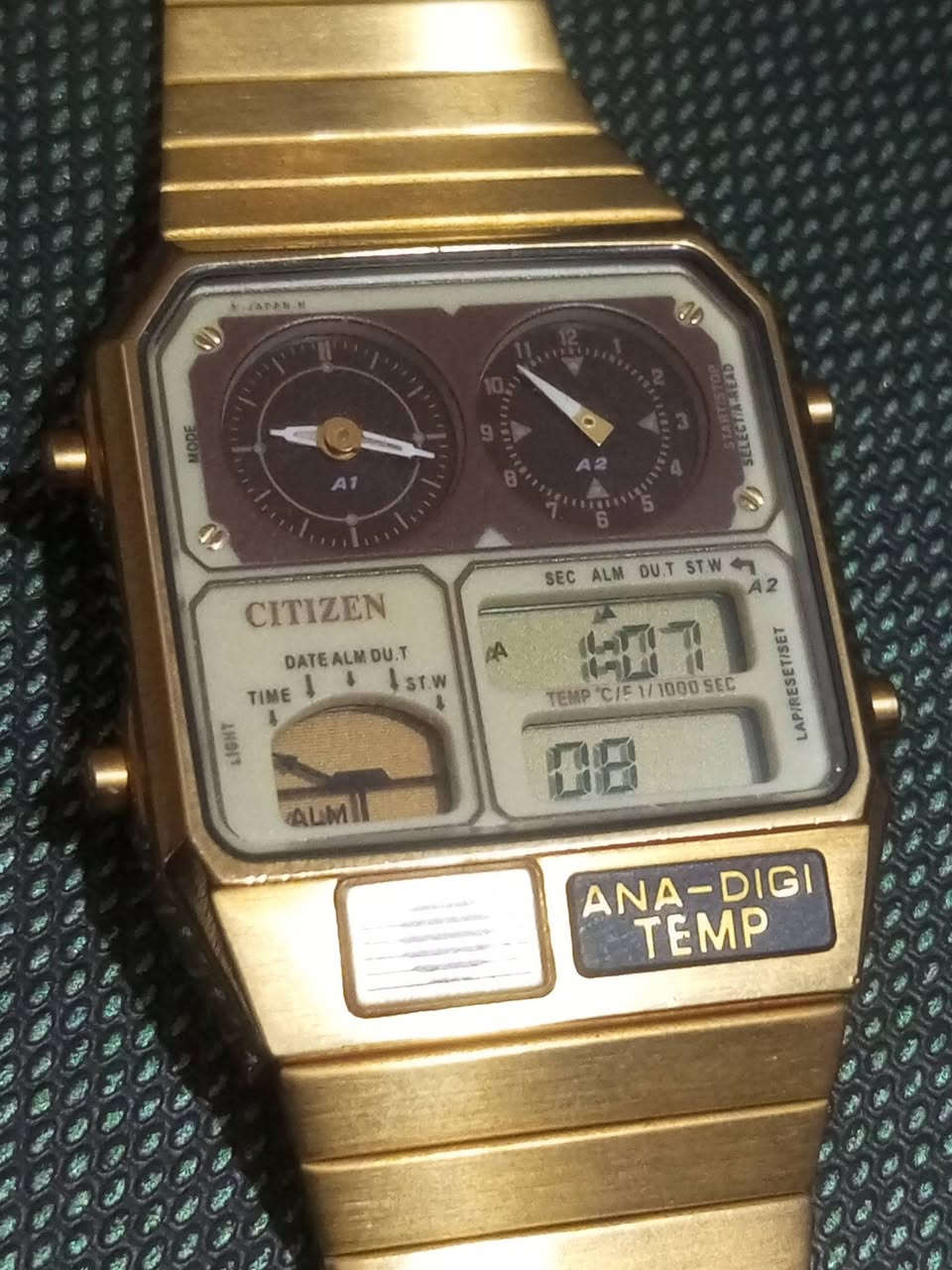 CITIZEN ANA-DIGI TEMP
توقيت مزدوج 
منبه
مقياس درجه حراره 
نظافه 90 شغاله


**إذا كنت صاحب هذا الإعلان وتريد حذفه لأي سبب، رجاءا أرسل رسالة إلى الدعم الفني**