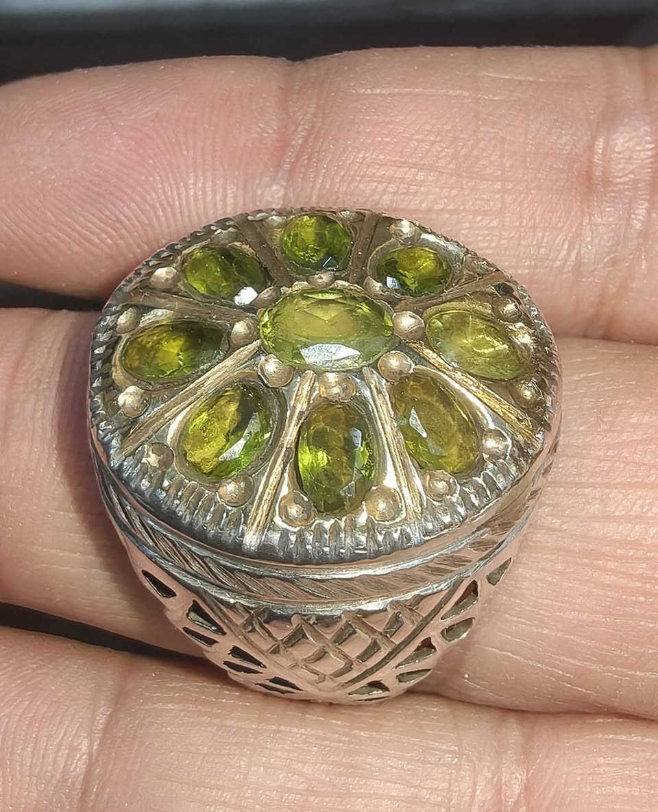 محبس مطعم باحجار الزبرجد ٩ حجرات حجم كبير جدا صياغه ثقيله السعر ٨٠ الف قفل ونهائي


**إذا كنت صاحب هذا الإعلان وتريد حذفه لأي سبب، رجاءا أرسل رسالة إلى الدعم الفني**