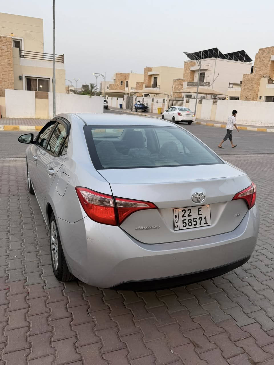 السلام عليكم للبيع نقد فقط
كورلا 2018 LE لون سلفر 
بسعر مناسب 126$ 
⬅️بيها صبغ جاملغ وبونيد فقط والباقي مكفول ...
كير/محرك/صدر/تخم تاير/تبريد ثلج/جاهزة 
رقم اربيل دولي سنوية جديد هزة جديد 
السعر 126$ وبيها مجال بسيط 
العنوان:صلاح الدين/تكريت/القادسية
‪0770 055 5080‬

