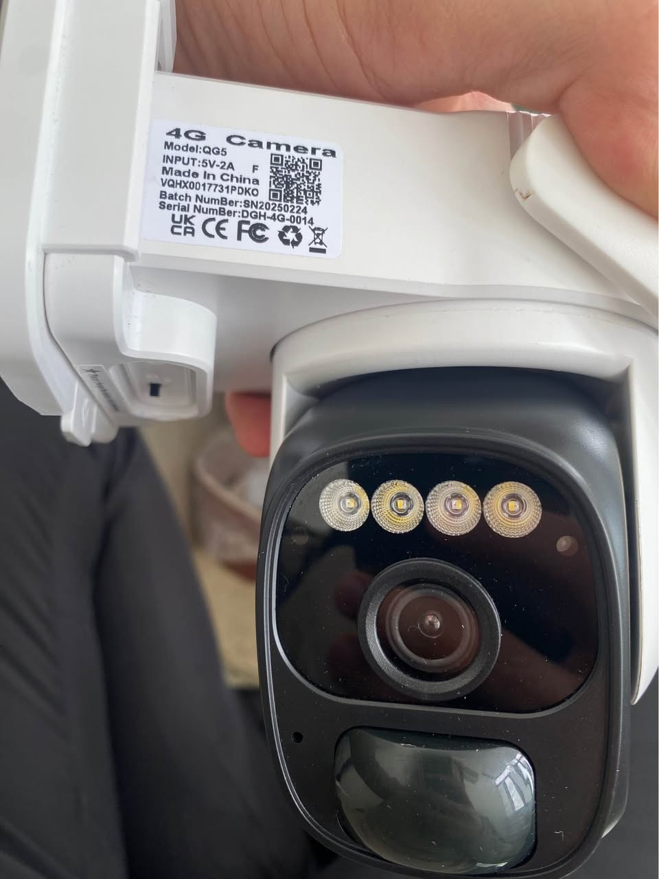 سیم4G و میمۆری و شەحنە    
کامێرەکە هی ئەمازۆنە شوێن هەڵواسینی هەیەو بۆ ژووری مناڵ زۆر باشە   
0770 002 4934   لە سلێمانیم Singapore
