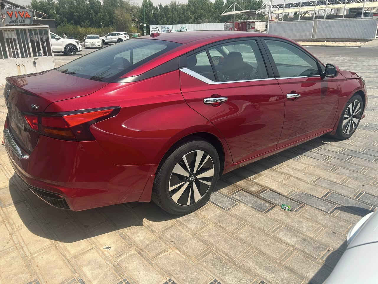 🔹 Nissan Altima SV 2022 🔹
✅ الفئة: SV
✅ المحرك: 2.5 لتر 4 سلندر
✅ القوة: 188 حصان
✅ ناقل الحركة: CVT أوتوماتيك
✅ نظام الدفع: أمامي (FWD)

المواصفات:
✔ شاشة لمس 8 إنج
✔ تشغيل بصمة ودخول ذكي
✔ كاميرا خلفية
✔ مثبت سرعة
✔ حساسات أمان ومساعدة السائق
✔ نظام فرملة طوارئ تلقائي
✔ تحذير مغادرة المسار
✔ شاشة معلومات متعددة الاستخدامات
✔ جنوط ألمنيوم 17 إنج
✔ مقاعد قماش فاخرة
✔ مكيف أوتوماتيك ثنائي التحكم

سيارة عملية، اقتصادية بالوقود، ومريحة للاستخدام اليومي والطرق .. ضررها فقط دعامية والباقي مكفول رقم اربيل بأسمي شخصيا جاهز للتحويل ماشية 44 كيلو متر وليس ميل السعر 155$ قابل للتفاوض 
التواصل *********** 
عنوان السيارة بغداد

