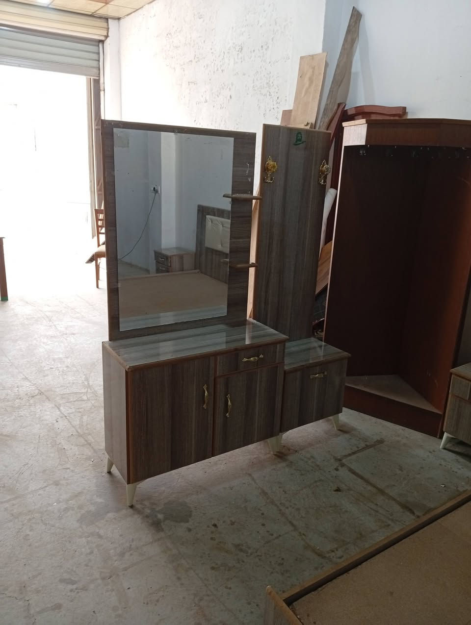 غرفة نوم٦قطع كلش نضيفه شرط النضافه٣٧٥للستفسار
***********او***********
