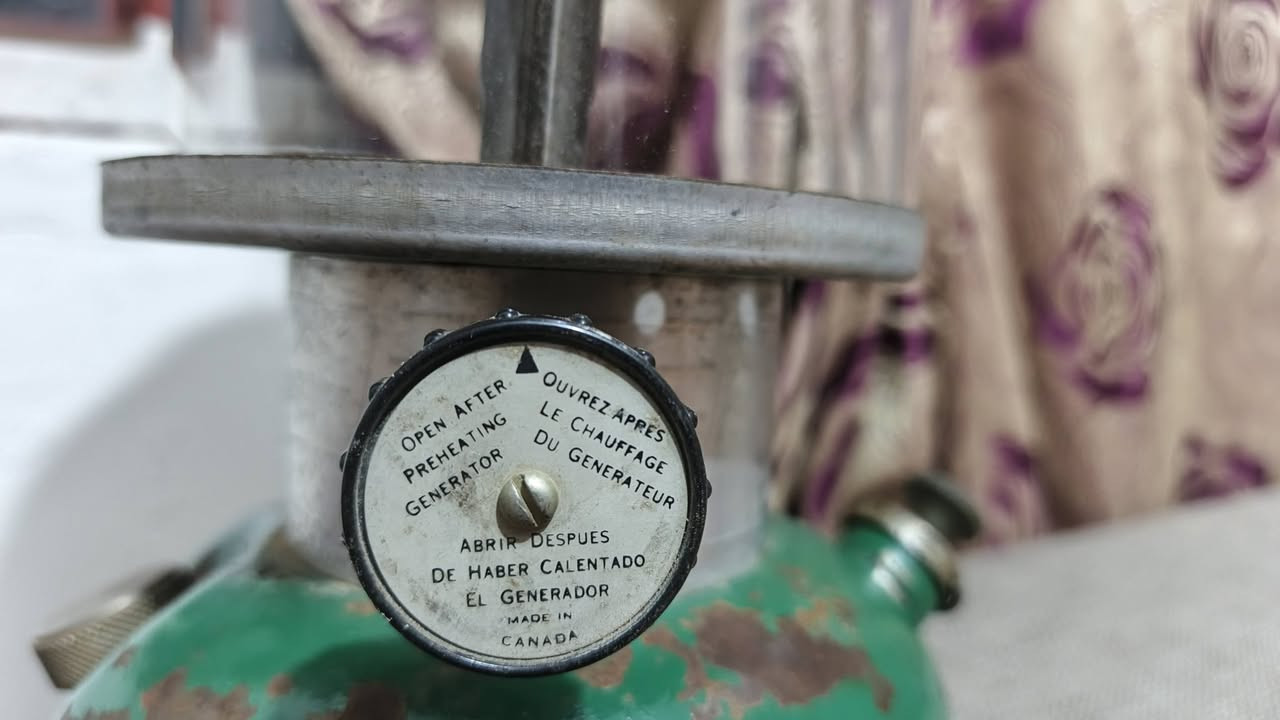 لوكس نفطي كندي الأصلي صنع 1969 بدون ضرر السعر ٦٠ مع التوصيل


**إذا كنت صاحب هذا الإعلان وتريد حذفه لأي سبب، رجاءا أرسل رسالة إلى الدعم الفني**