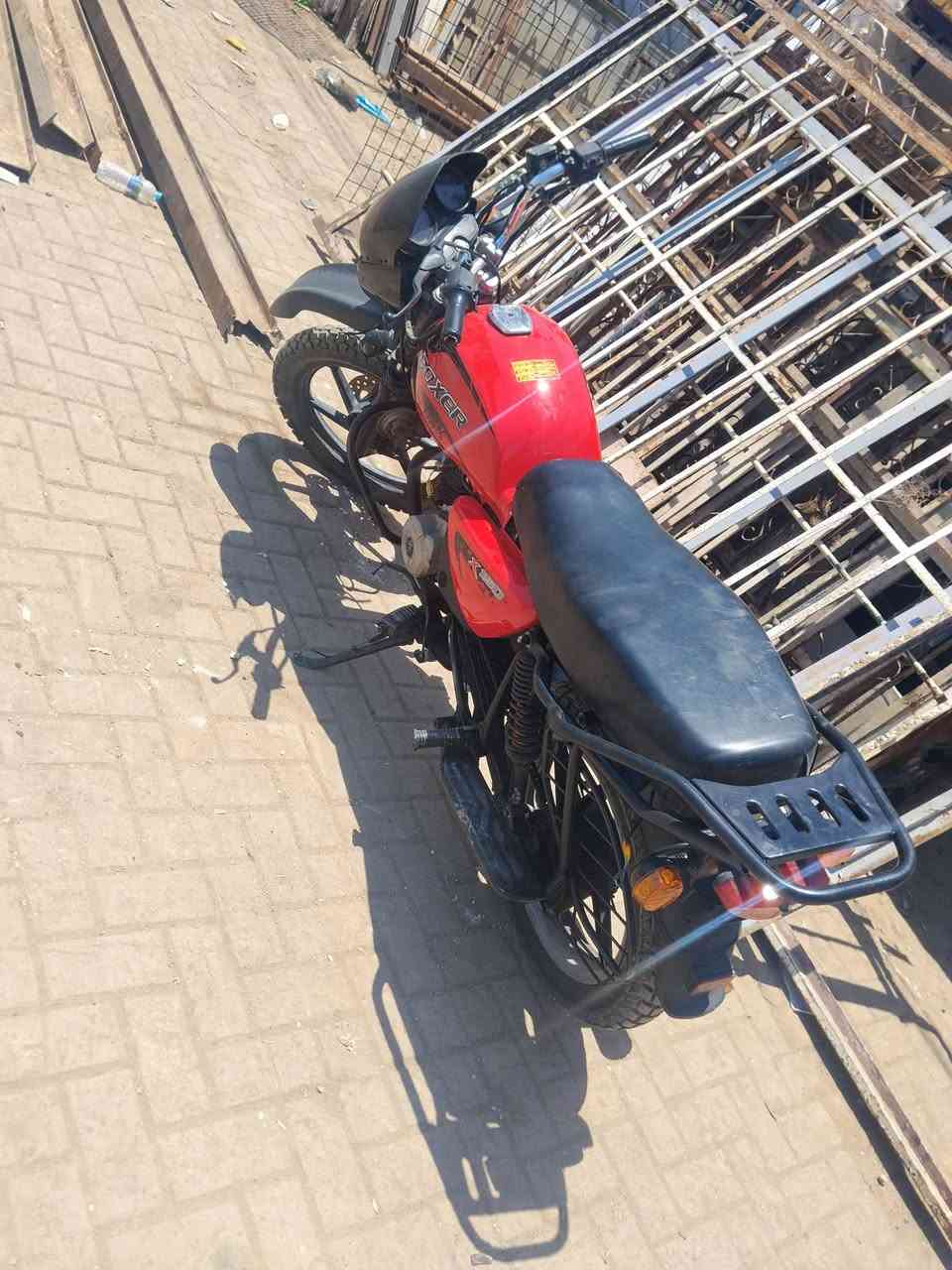 دراجه بوكسر للبيع كامله من كلشي موديل ٢١ كلها شغاله بدون اوراق مكفوله من سرقه السعر ٧٠٠ ***********
