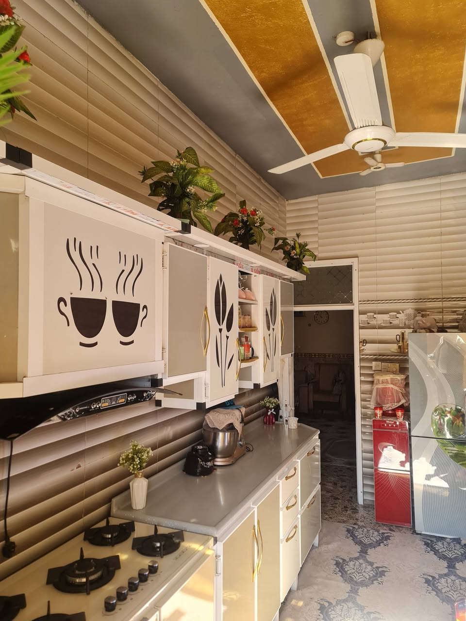 بيت  البيع مطلوب مبادره وتسديد وراء
المشتري  
يحول الدين والكفيل والبيت طابقين 
حي الغدير قرب مدرسة ابي طالب مساحه ١٢٥ 
الشراي يتصل ***********
