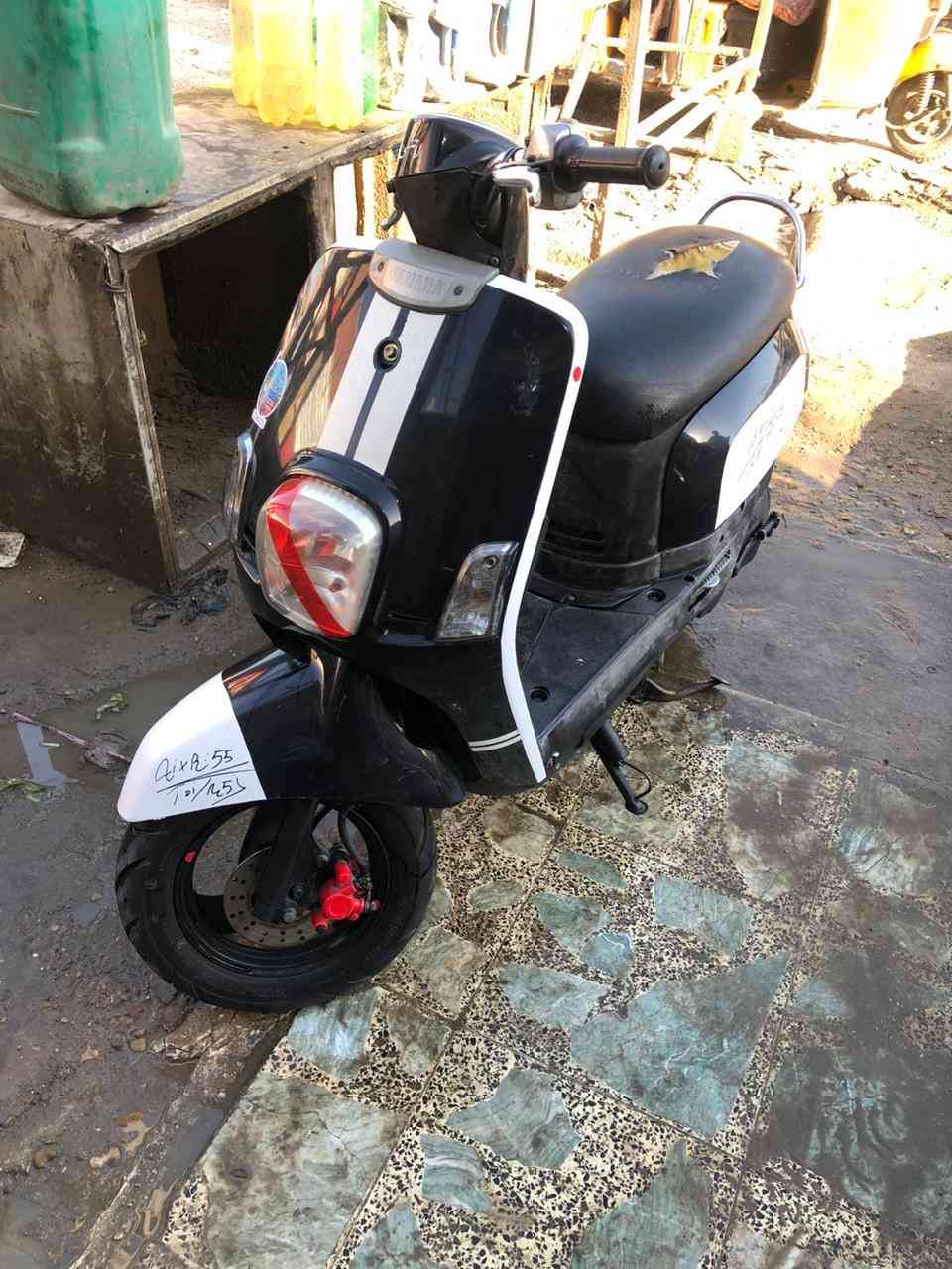 سلام عليكم بوليس 2011 كلشي بيها بلاد ما مفتوح بس الكابريتر مبدل اوراقها كامله سعرها 650  وبيها مجال حك الجيه مكاني مدينه الصدر رقمي *********** او مراوس
