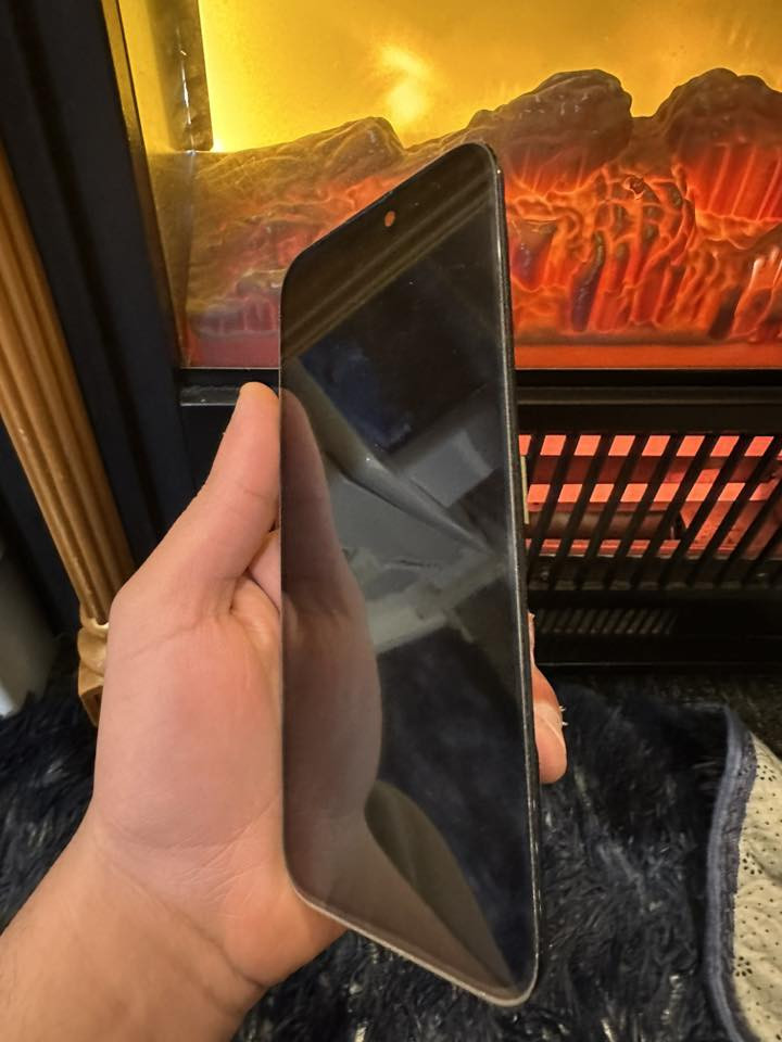 سلام عليكم 
شاشه ايفون 14 برو ماكس وكاله 120 هرتز 
شرط الوان والمس مابيها سواد شاشه وفريمها كلش ناصي باقيه اخر قطعه عليه عرض سعره ١٤٠ قفل الشراي يدخلي واتساب  ***********
