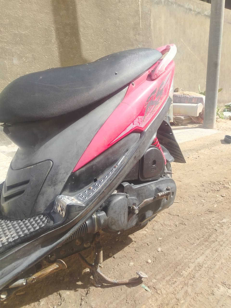 سلام عليكم ماكس عدله احمر جارد دراجه بلاديه  نكره سلف و هندر كهربائيات كله شغاله ما عوزه برغي مكاني حله نادر سعره ٨٠٠  وبيه مجال رقمي ***********
