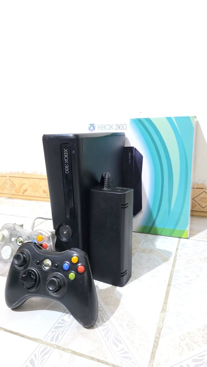 اكس بوكس 360مهكر حيل حيل نظيف نظام ارورة يحتوي على 141 لعبة قويه ويحتوي على 2 جوستك وغراضه كله بلادي مع كارتون شرط الفحص السعر 130وبي مجال للطيبين توصيل جميع المحافظات متوفر ***********
