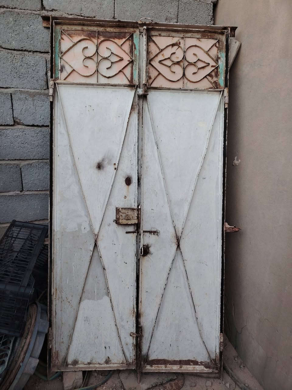 سلام عليكم باب حديد لبيع طول 195وعرض متر  
عوزه شويه لحيم بالطرف مثل ما موضح بالصوره مكاني كربلاء حي عامل منطقه سابعه


**إذا كنت صاحب هذا الإعلان وتريد حذفه لأي سبب، رجاءا أرسل رسالة إلى الدعم الفني**