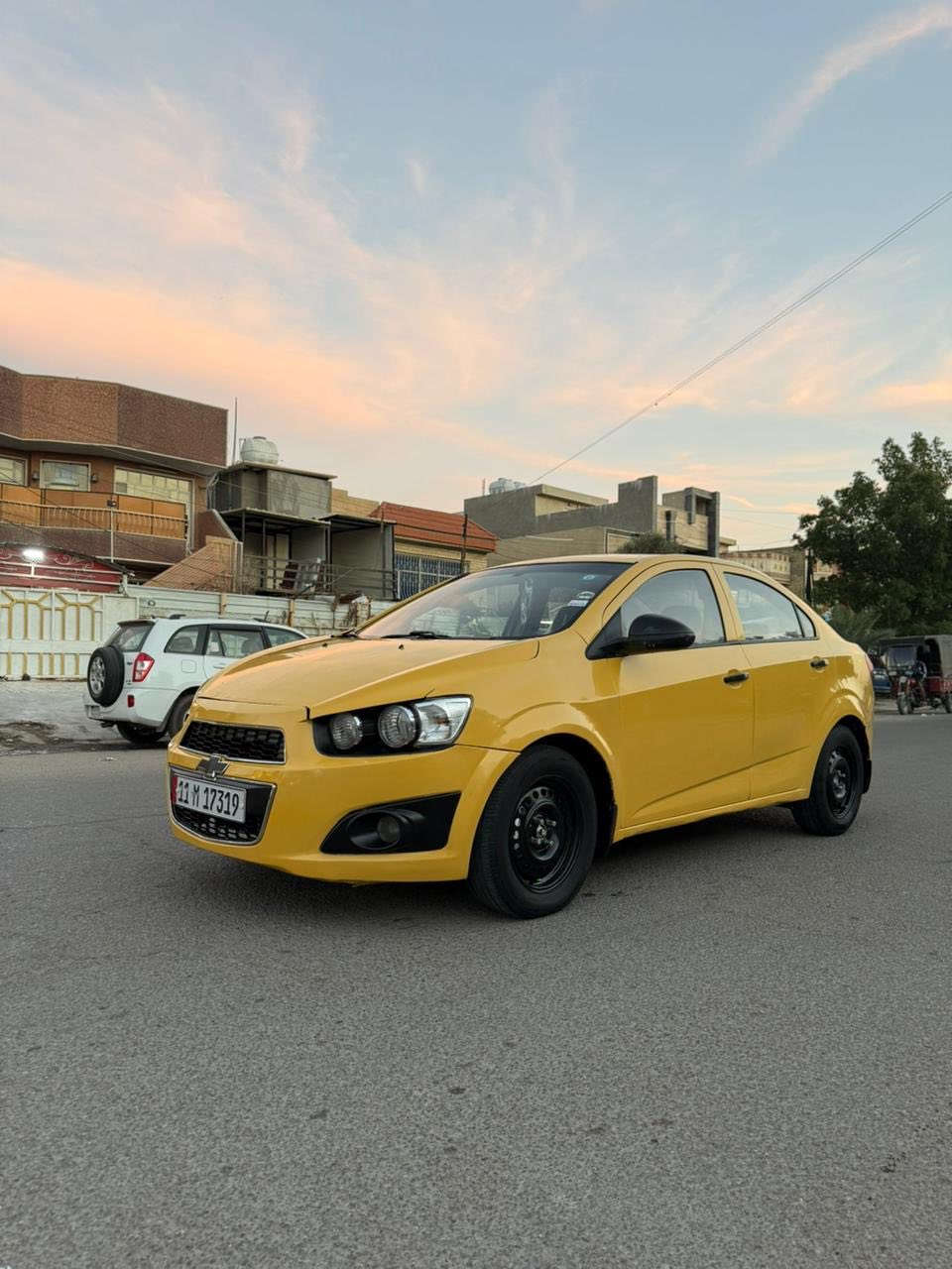 السلام عليكم أفيو سونك شوفر ليت موديل 2012 وارد خليج كير اوتماتيك محرك 1800 رقم بغداد رقم نكليزي مصفره هيه وغرامات وبحث تحول ثاني يوم السياره شاشه أندر وير كامره حساسات دوشه جديد داخلها على وضع الشركه كلش جديد جاهز من كل النواحي كير محرك تبريد صدر كهربايات ماتصرف عليها كل شي لان مجهزه من كل شي السعر (66 )وبيها مجال بسيط التصال*********** العنوان بغداد الشعب
