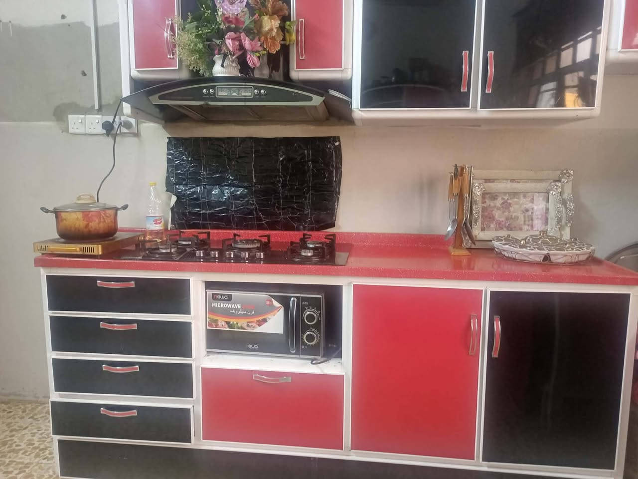 سلام عليكم طخم كامل مع المرشحه بدون طباخ للطباخ مو للبيع 
كرانيت اصلي والمنيوم اصلي طخم جديد نضيف مرتب
السعر 600 وبي مجال 
للاستفسار***********
