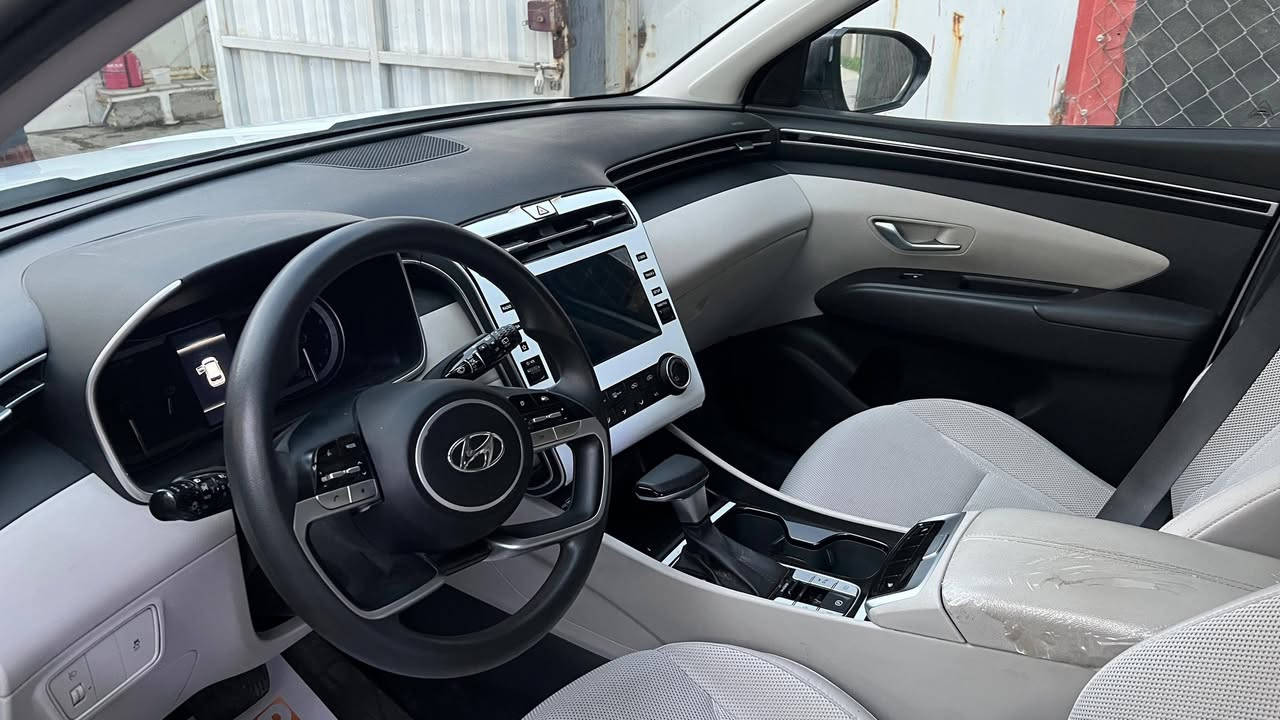 هونداي توسان 2024 ( خـليـجـي )
مكفولة كفالة عامة مواصفات شاشة كبيرة 
رقم صاحب سيارة ***********

مفتاح_التشغيل ( سويج ) 
 خليجي 
  28 الف KM قابلة للزيادة 
 موديل 2024
حجم المحرك 2.0L 
مرتبط بناقل حركة أوتو 6 نمر 
  اريل نفكيتر 
حساسات أمامية 
حساسات خلفية
 حجم الاطار 215/65R17 
 ويل كب 17
 4 دسك
 اشارة في المرايا الجانبية 
 المرايا قابلة للطي كهرباء 
 ماسحة خلفية 
عدد AIR BAG 2
 هاند بريك كهرباء
 ا ABS 
 شاشة Apple Car play 
 كاميرا دوارة مثبت السرعة Cruise 
 المودات والاوامر الصوتية 
 ا Bluetooth / USB 
مخرج منفذ الطاقة 
فحص نظام السيارة 
تتسع المقصورة ل 5 ركاب 
تجاوي 5 متحركة 
 تبريد المقاعد الأمامية
 نظام الايزو فكس ISOFIX
 قطعتين تبريد  
 أوضاع القيادة Drive Mode 
 أوتو هولد Auto Hold 
 نظام مانع الانزلاق 
 نظام نزول المنحدرات 
حاملات الأكواب عدد 8
 تطعيم الدواخل ألمنيوم
العنوان : زيونة او الكرادة
