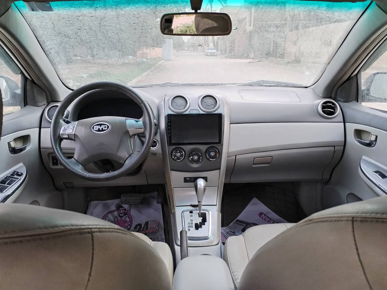 السلام عليكم للبيع بي واي دي G3 موديل ٢٠١٢ رقم بغداد انكليزي هزه جديده كير اوتوماتيك مكينه ١٨٠٠ سياره جاهزه مابيه اي نقص مواصفات بصمة فتحه تحكم ستيرن شاشه اندرويد تدفئه وتبريد مكان السياره سريع حي العامل مجاور مسبح الرافدين السعر ٥٩ تلفون ***********
