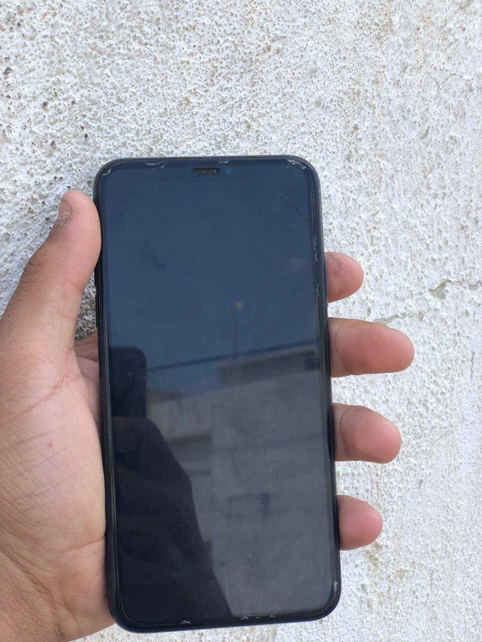 ايفون 11 برو ماكس
بطاريه 85
كلشي بلادي 
ما مبدل بي اي شي 
سعر 350
رقمي للتواصل واتساب 
***********
عنواني اربيل
