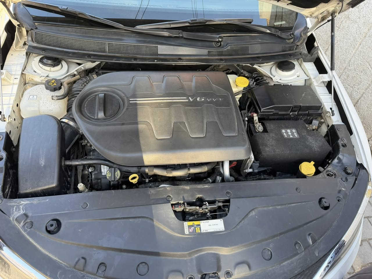 اس 200
لون ابيض
موديل 2016

سياره V6 سلندر 
سياره نضيفه سعرها 110 بيهه مجال
البصره رقم تلفون ***********
