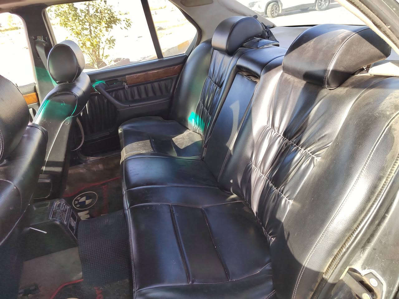 السلام عليكم للبيع فقط موديل ١٩٩٢
كير محرك بشرط
غرفته كلش حلوه
صدره كلش حلو 
سنويه ماصاقطه تحويل ثاني يوم
السياره عايزه ترتيبات بلكشر فقط
وسعره بلاش ب٣٨
عنوان سامراء
***********
