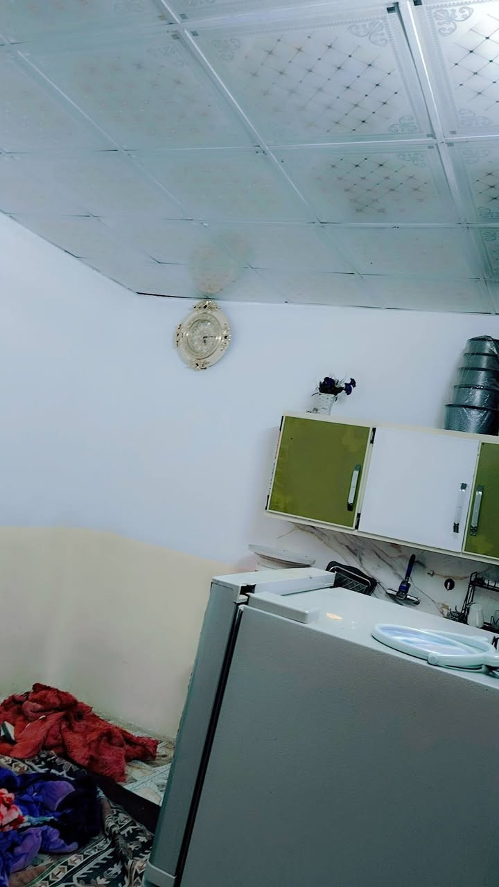 بيت لللبيع مكان الدوانم شارع سوالم لبيت غرفه+ترك كبير +صاله +مطبخ. +صحيات مجاري داخل وخارج شارع مجاري قطره مي مضل مساحه لبيت 180 متر واكو مساحه بيه إذ تريد تبني *********** خابرني وبيك خير ودللل
