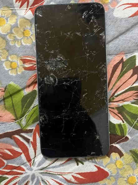 السلام عليكم تلفونين انفنكس واحد عوزة شاشة والثاني شغال مابي شي بس يأخذ شحن بطيي 

ثنينهن ب ٥٠ ألف 

مكاني زبير 

*********** واتساب
