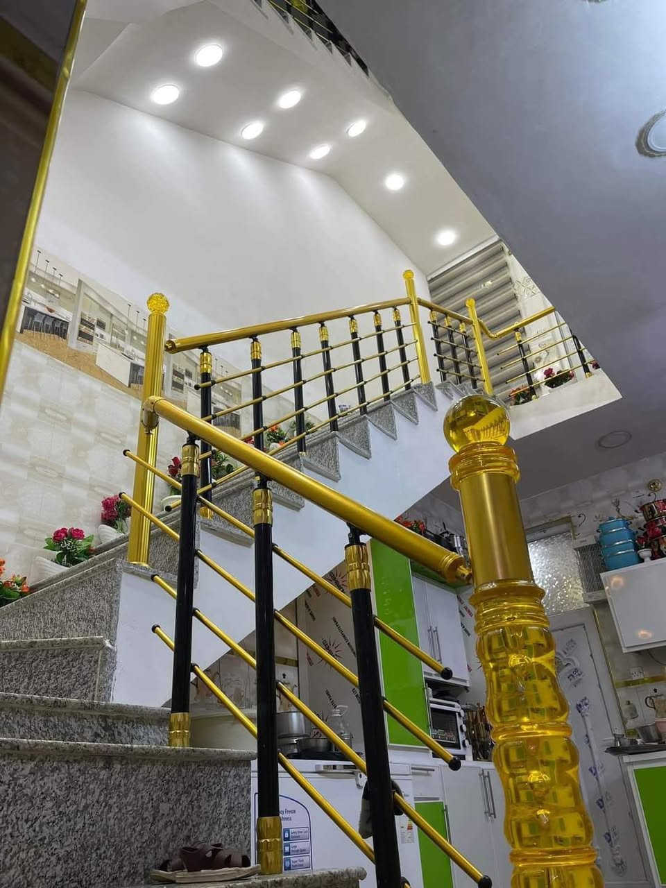 السلام عليكم نصف قطعة شرك قطاع 20 طابقين تحتوي على غرفة استقبال وثلاث غرف نوم وملحقاتها على ساحة قرب الحسينية الحيدرية بيع مستعجل لسبب ضروف خاصة السعر (145)
رقم الهاتف ***********
