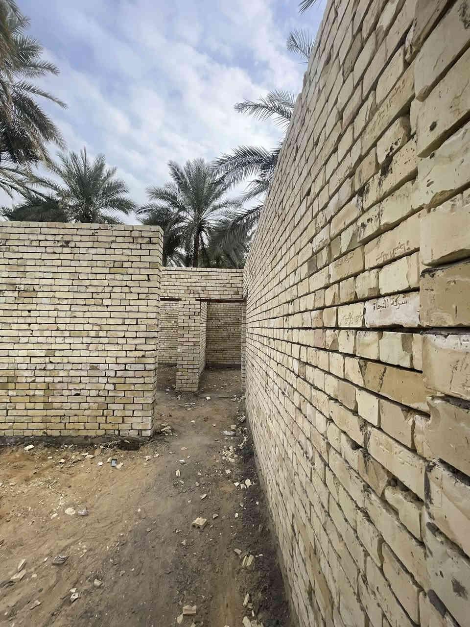 السلام عليكم …
خلفات بناء درجة أولى الشغل مسطرة وگبان وكذالك سرعة في الإنجاز وأسعار مناسبة …
ملاحظة : العمل داخل كربلاء فقط 
واتساب / اتصال :***********
