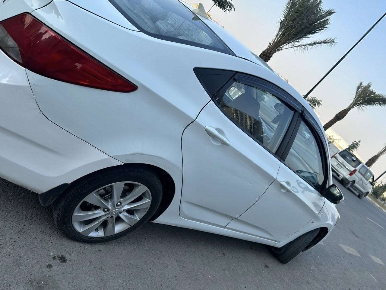 اكسنت 2011
محرك 1600 قطرتين نضيف كير نضيف صدري نضيف تيريد شغال  رقم إنكليزي صبغ ربع جاملي اماني وربع بلباب الخلفي    رقم بغداد السياره بسمي 
السعر 90$
هـاتـف ***********
