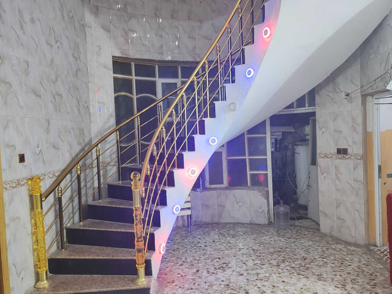دار للبيع – الحي العسكري طابقين حديث ✨🏡
━━━━━━━━━━━━━━━━━━ 📍 الموقع: الحي العسكري 📌 خلف ملعب الميلاد 📌 قرب ساحة دكتور جاسب
📜 الملكية: طابو صرف 📐 المساحة: 165 متر ━━━━━━━━━━━━━━━━━━
🏠 مواصفات الدار:
🔹 طابقين
🔸 الطابق الأول: 🛏️ غرفتا نوم 🛋️ صالة 🏡 استقبال 🍳 مطبخ حار وبارد 🚿 مجمعات صحية داخلية وخارجية
🔸 الطابق الثاني: 🛏️ غرفتا نوم 🛋️ صالة 🚿 مجمعات صحية
🔸 السطح: ☀️ فرشي
━━━━━━━━━━━━━━━━━━
💰 السعر: مراسلة واتساب أو ماسنجر
📞 للاستفسار: ***********
━━━━━━━━━━━━━━━━━━
📢 ملاحظة مهمة:
🏠 إذا عندك دار للبيع أو أرض زراعية اتصل بينا أو راسل الصفحة.
🏘️ ادخل على الصفحة وشاهد بيوتًا معروضة في جميع الأحياء السكنية وبأسعار ومساحات مختلفة.
📱 أرقام التواصل موجودة داخل جميع المنشورات.
