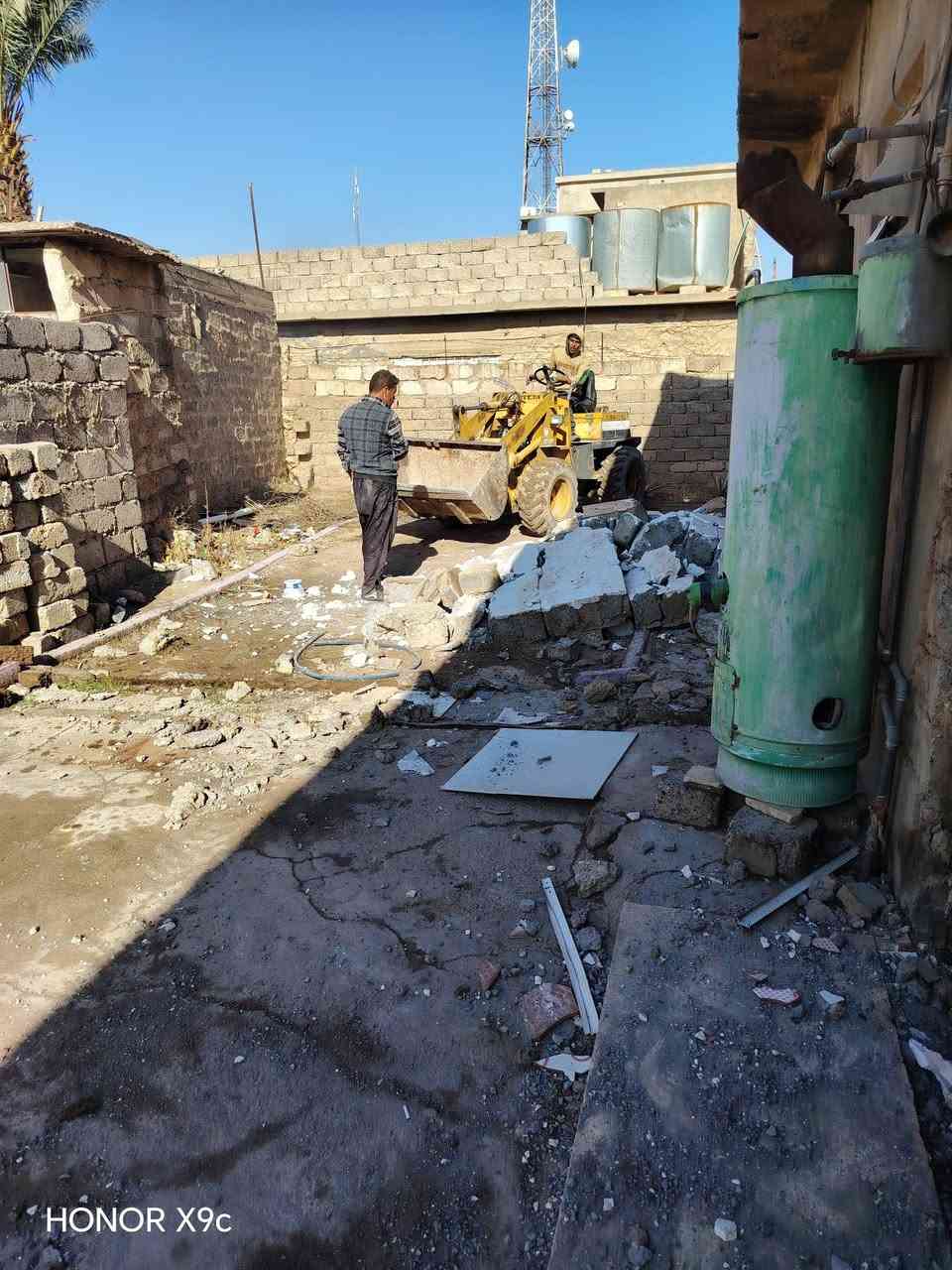 سلام عليكم جزء من شغلنه شفل لتعديل الحواش والتكاعيب وتحميل كافت المواد داخل وخارج ناحيه الشورة ***********
