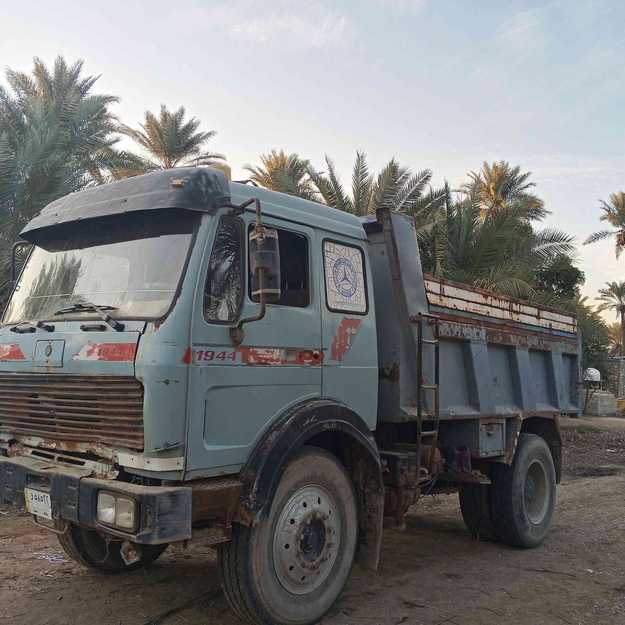 السلام عليكم  شباب الفي مديل1983كير ومكينه مكفولات مداور ثاني يوم سياره بسمنه السعر 95الشراي ينتصال عله هاذه الرقم ***********بيه واتساب
