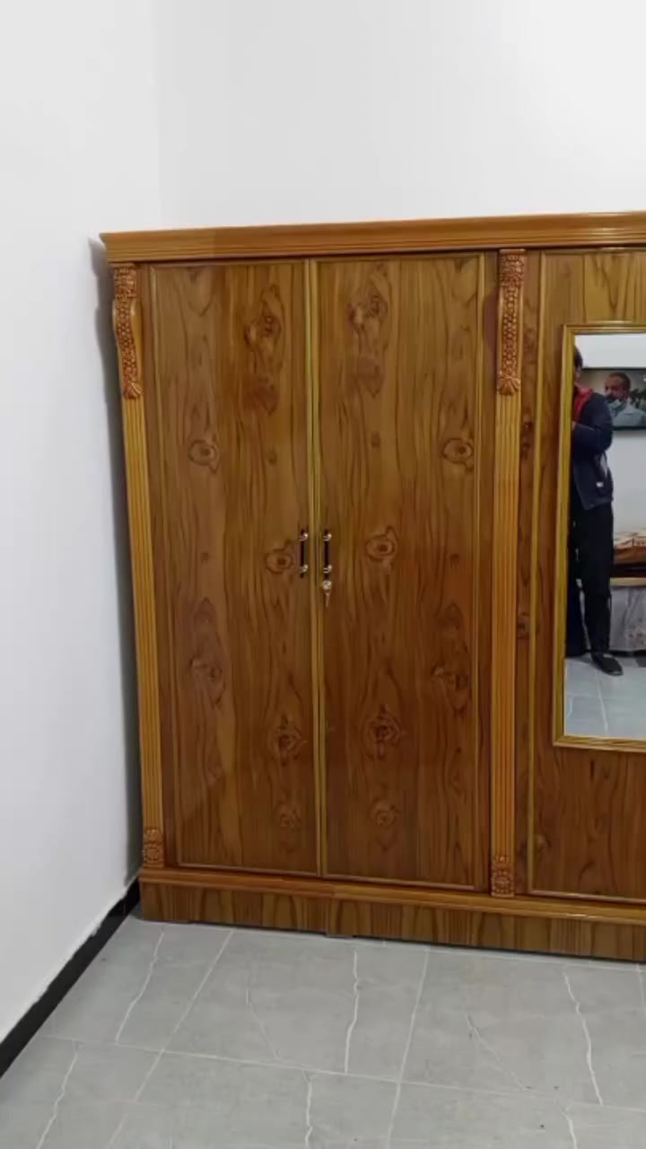 كنتور 6ابواب شغل درجه اولى داخل خارج صاج
نجارت عيسى الكناني 
***********
