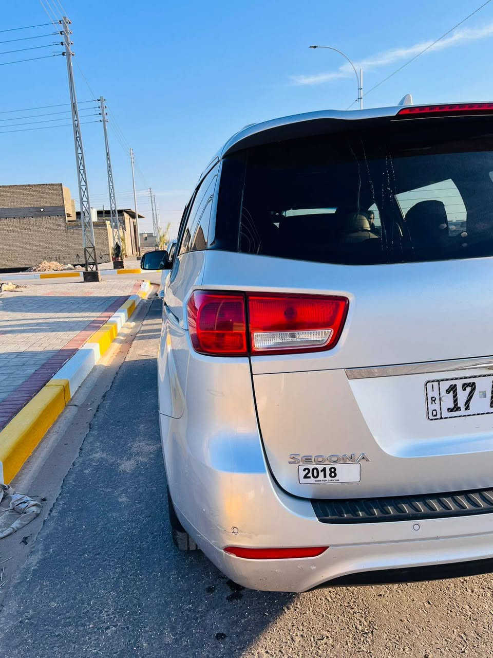 السلام عليكم سياره للبيع
سيدونه وارد امريكي مديل 2017 
سياره باسمي تحويل ثاني يوم السعر
195 وبيها مجال بسيط .مكان السماوه مركز ***********
