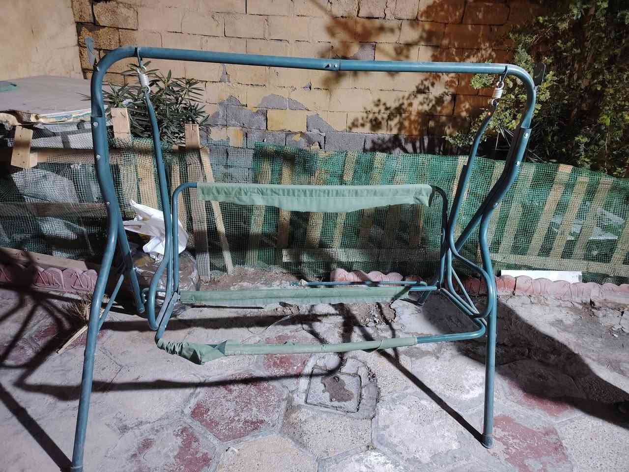 مرجوحه نضيفه وقويه ناقصها بس الكعده مالته انشكت لا بيه زنجار ولا شي الارتفاع 160ولعرض حوالي 140السعر 100العنوان البصره المشراق الجديد ***********
