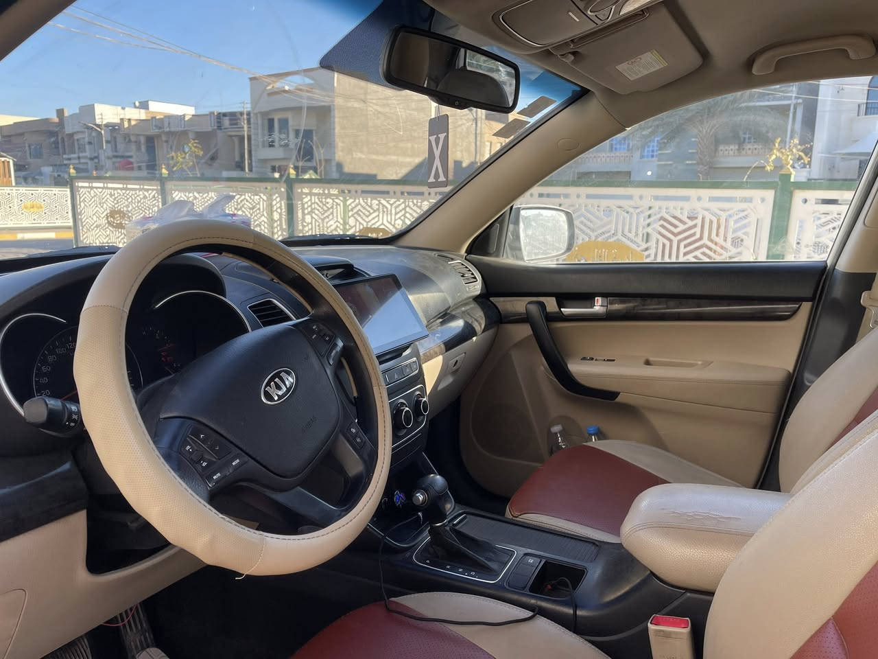 السلام عليكم
سورنتو 2014  
صيانة شاملة تخم تايرات و صيانه دهن الكير 
محرك V6 3.5 
الممشى 61 الف كيلو متر حقيقي 
السياره خليجي 
دفع رباعي AWD
حساسات خلفية عند الرجوع
شاشه و كاميرا خلفيه 
نظام كار بلي
كشنات جلد 
نظام تثبيت السرعه 
7 راكب 
قطعتين تبريد 
نظام ECO
السيارة ربع ما تصرف عليهة جديدة بمعنى الكلمة
سعر 188
التواصل ***********
