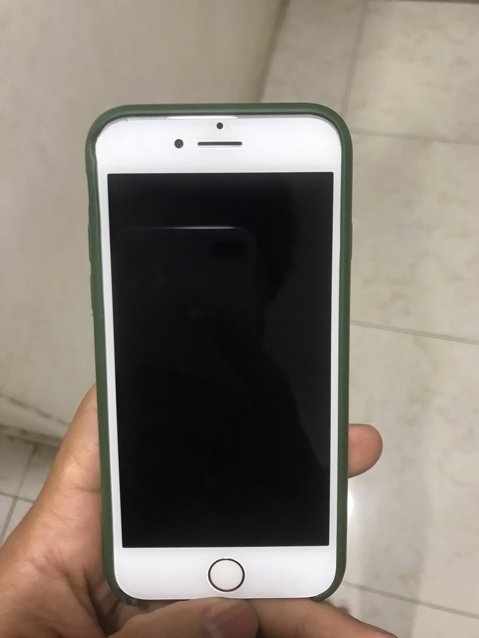 سلام عليكم ايفون 8 العادي امانه الله ورسوله نضيف كلش وكلشي شغال بي سعر 85 الف وبي مجال
