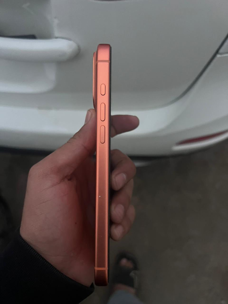 سلام عليكم عندي يفون 17برو ماكس ذاكره 256بطاريه100بعد بضمان  مشحون67مره جهاز نضيف جهاز بي ضربه ناعمه سعره مليون 850وبي مجال ويا كيبل مال شاحنه وجاهز شريحه كترونيه 
شراي يتنصل. وتساب ***********
