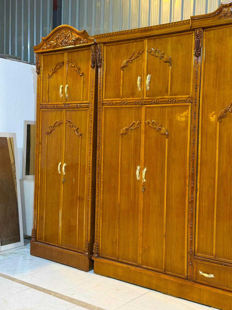 غرفه شغل وصط
السعر ٨٥٠ بيهة مجال  *********** 🤍
شد نقل داخل بغداد مجاني محافظات بكروة 
نضافه ٩٠ 
غرفه حلو كيوت
