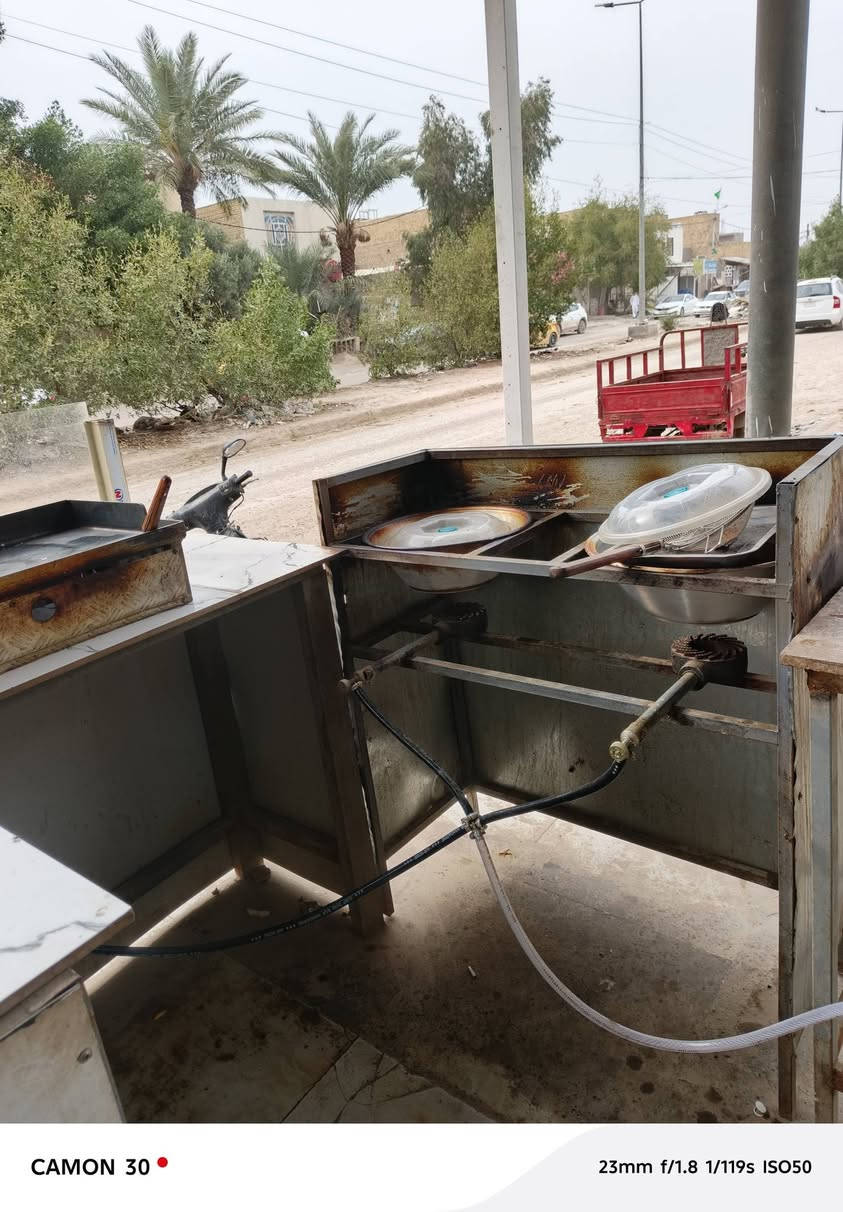 كافتريه كامله من كلشي البيع
ايجار المحل 150 متكامله من كلشي 
سبب البيع التزام 
وبيه خير من الله تطلع مصرفك ومصرف بيتك 
ستفسار ***********
