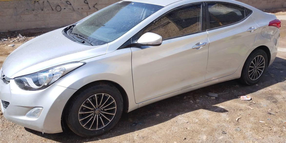 سلام عليكم النترا مضلع فول ماعد فتحة مرقم شمالي سيارة جاهزه من كلشي تدفئه تبرد مري شفط تحكم استيرن تايرات لوك متؤم مكان السياره بغداد الشعب اتصل وتدلل*********** سعرها ٥٠ بيها مجال قليل
