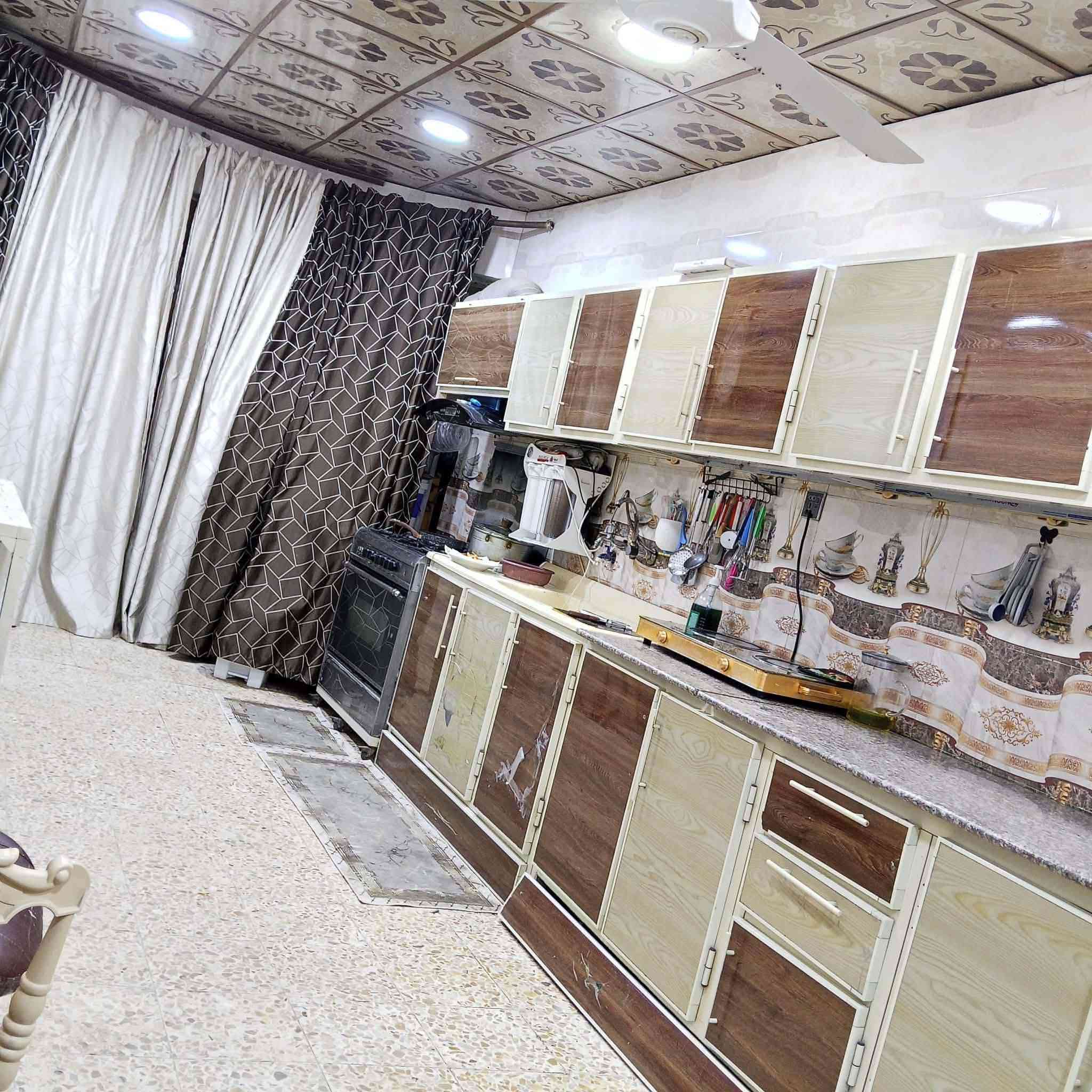 بيت للبيع بل تقية الثالثة مقابل ساحة التوديع المساحة 150 
البناء غرفة وصالة وستقبال ومطبخ ومنور وصحيات اساس صب والسكف عكادة 
السعر 50 مقدمه 30 وبالشهر 500 الشراي يجي خاص*********** مراجعه ***********

