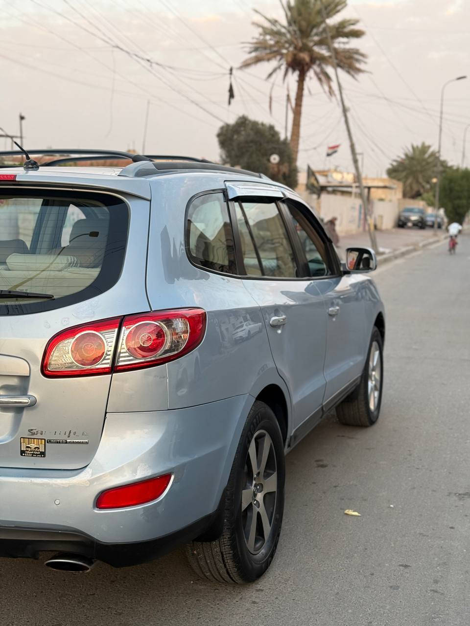 سنتافيه 2007
مكينه 6 سلندر

رقم بغداد 

نص فول 

7 راكب 

3 قطع تبريد
فور ويل

كشنات حار بارد

داخل بيجي 

تخم تاير  جديد

صدر امامي خلفي كله جديد

السياره بيها 3 قطع صبغ وسونار مرفق بلمنشور

اثر جراد بدون اي ضربه او معجون فقط رش 

مكينه كير خير من الله لابخار ولاتنقيص ولاشي مكفولات 

عارضها 115 وبيها مجال. 

مكاني بغداد
***********
